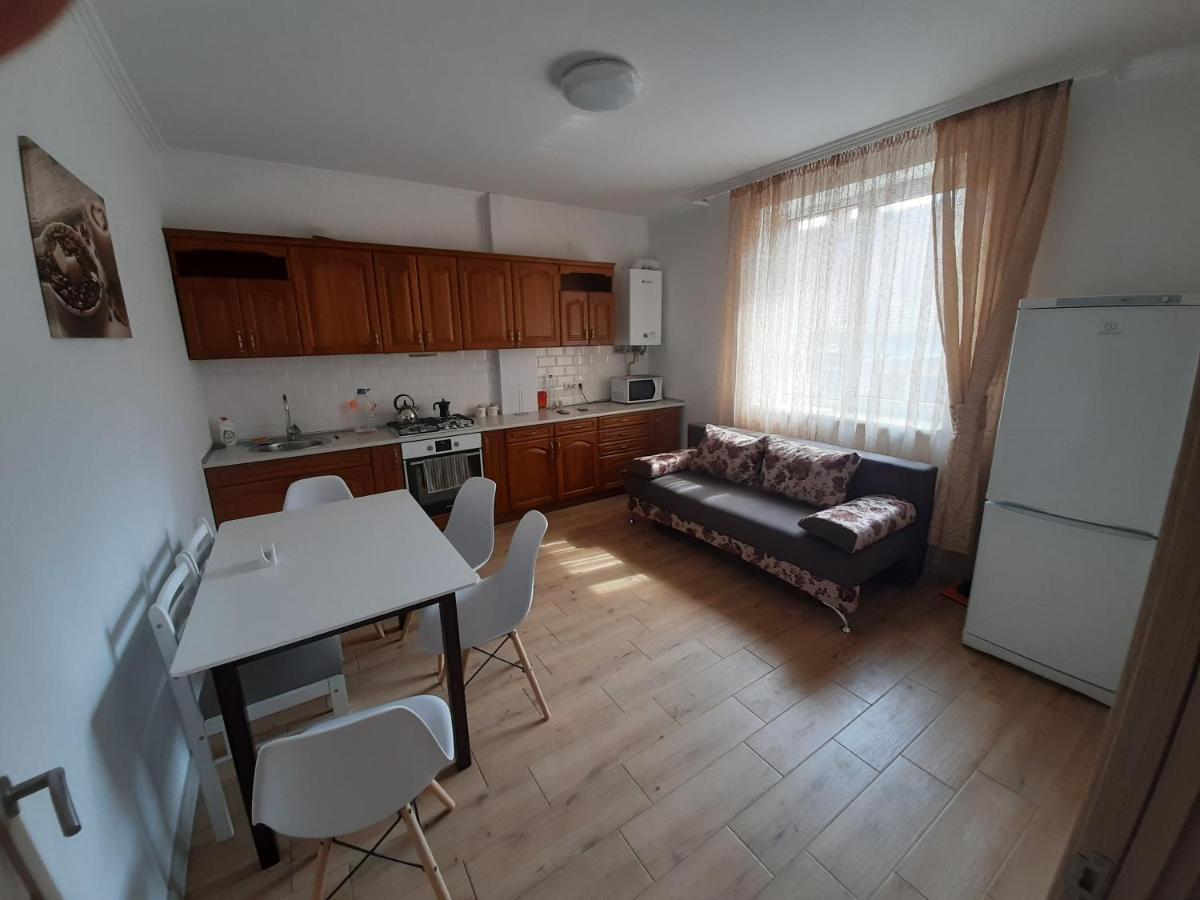 Lux Apartment In The City Center Мукачево Екстер'єр фото